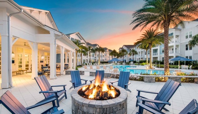 Luxury Condo W/ King Sized Bed & Full Entertainment System!