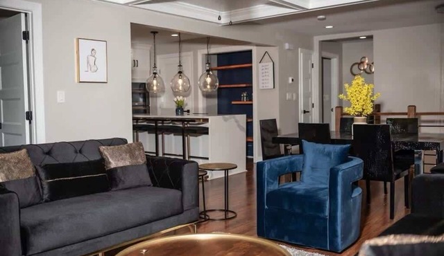 Luxury Lake Duplex Min From downtown Gainesville B