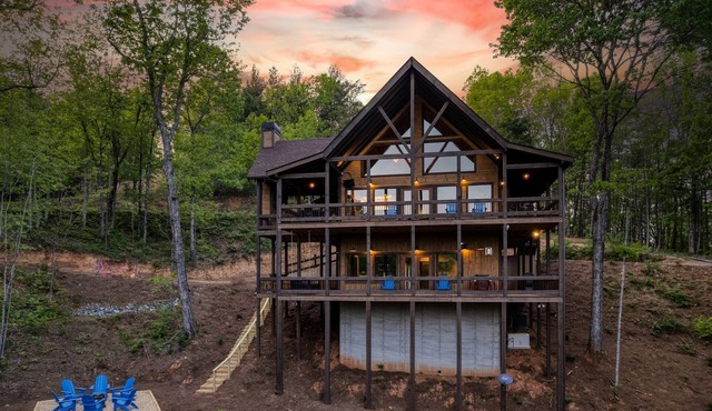Luxury Mountain Cabin for Families & Groups | 4 King Bedrooms + Hot Tub