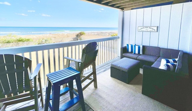 Luxury Oceanfront condo, sleeps 4, private beach access, pool and amazing views.