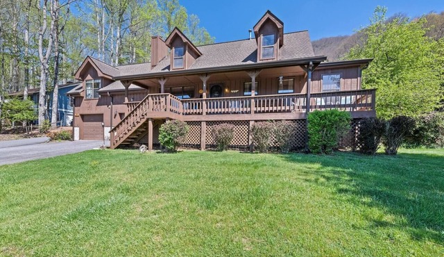 Majestic Grace-Spacious Style, Amazing Location!