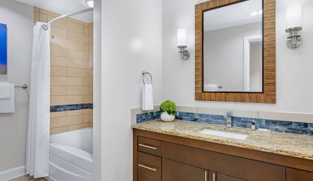Marriott's Crystal Shores - 2 Bdrm - POOLSIDE - Flr 6-15. Fully equipped Villa.