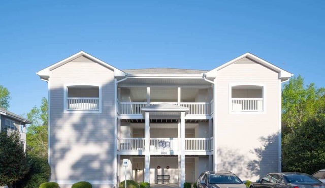 Marsh Girl: Coastal 1 Bedroom Apartment with Pool!