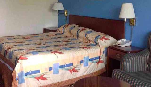 Milledgeville|King Bed|Smoking
