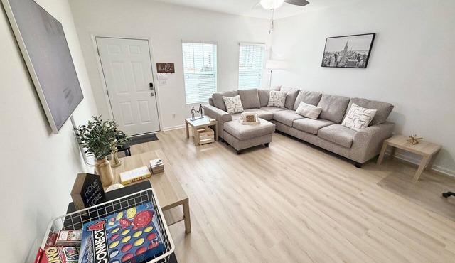 Modern 2 BR Townhome in South Charlotte Near Carowinds