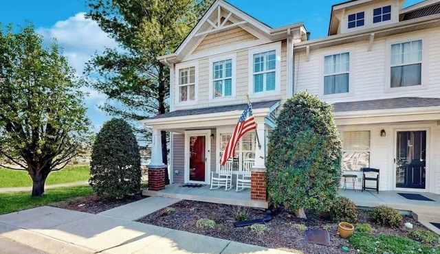 Modern 2BR Family Townhome with Golf and Pool Views