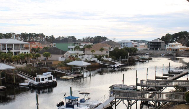 Modern 3-bed, 2-bath condo on the Intercoastal Waterway