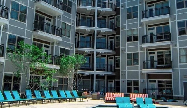 Modern Cozy Stay in Charlotte Free Parking + Great Location