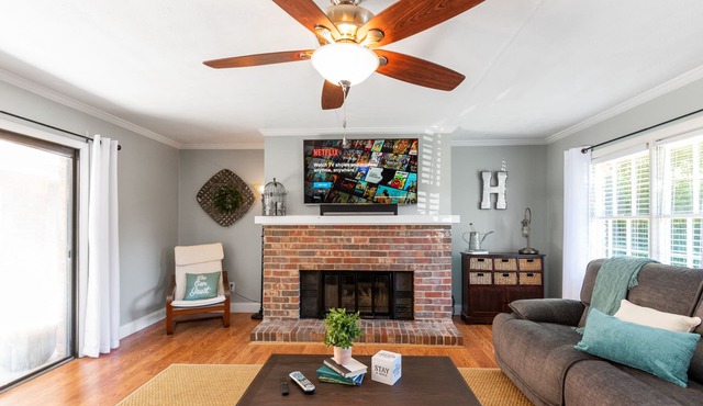 Modern Smyrna Home Near Truist Park