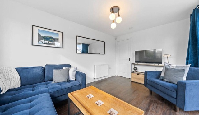 Modern Stirling Apartment - Free Parking