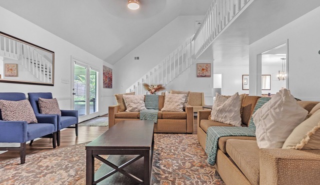 MONTHLY STAYS-Peaceful & Cozy 5 BR Home, Near Shelby Farms Park.