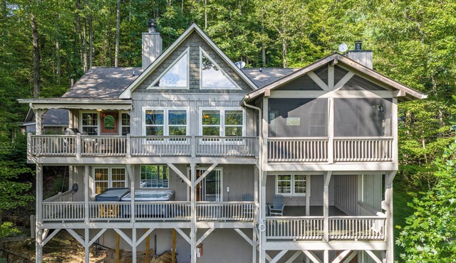 Mountain Views, Hot Tub & Resort Amenities in Sapphire, NC