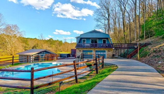 Mountaintown Creek Retreat: Waterfall & Trails
