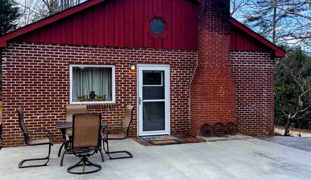 Mtn Cabin Getaway-Best Location! Patio w/firepit-amazing views! Relax & unwind!