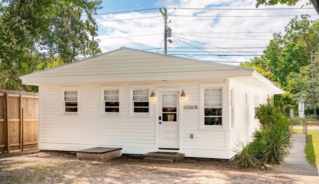 New 2 King Bed/2 Bath Cottage at Starlight Motor Inn Minutes from Downtown