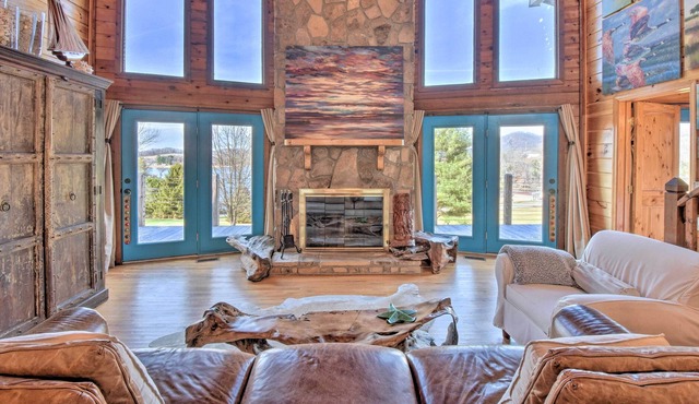 NEW! Cozy Hayesville Cottage w/ Lake Views!