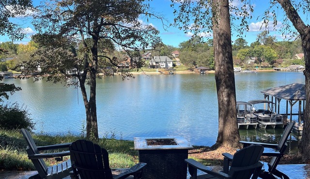 NEW! Lake Front House,Private Dock,Kayaks,Beach