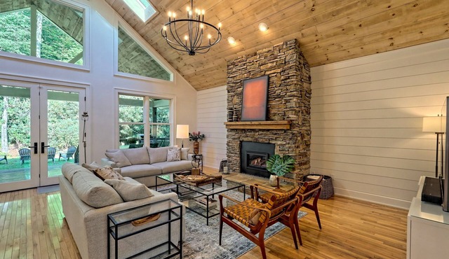 New Luxury Sapphire Valley CC Home w/Walk-to Resort Amenities & High-Speed Wifi