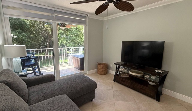 NEW-Summer Sea - Sweet updated 1B Apartment w/Garden View Apt 125