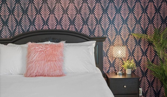 ~NEW~The Pink Lady/Sleeps 6-9