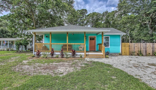 NEW! Upscale cottage at Garden City Beach.