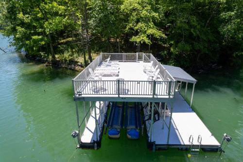 Norris Lake Retreat w Private Dock, Gentle Lake Access, Sleeps 13, SXS nearby