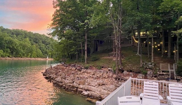 Norris Lakefront Retreat, 2-Story Dock, 600ft Shoreline, Sleeps 13, SXS