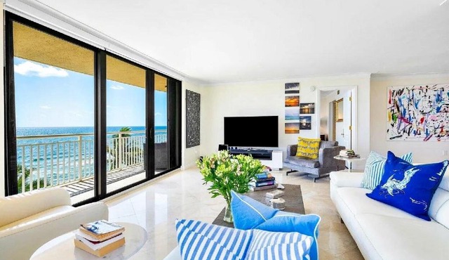 Oceanfront 2 Bedroom Condo with Stunning Views