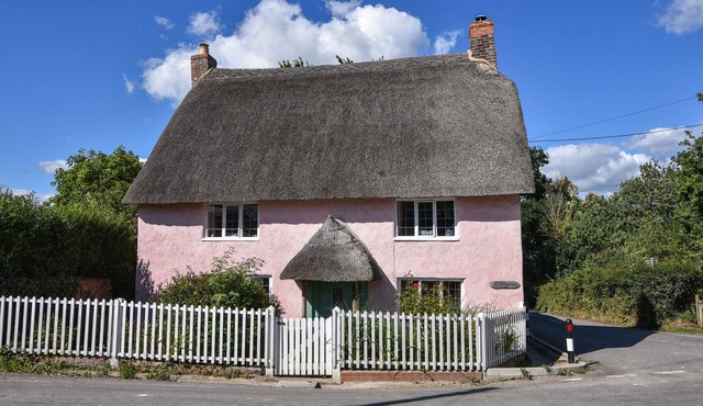 OLD CROSS COTTAGE, pet friendly in Whitchurch Canonicorum