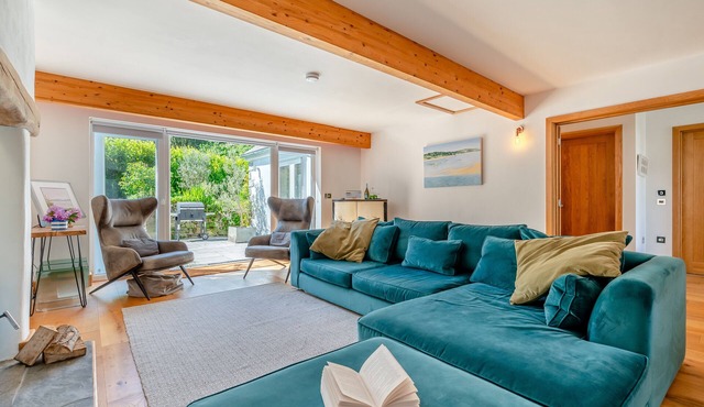 Olive Tree - Three Bedroom House, Sleeps 6