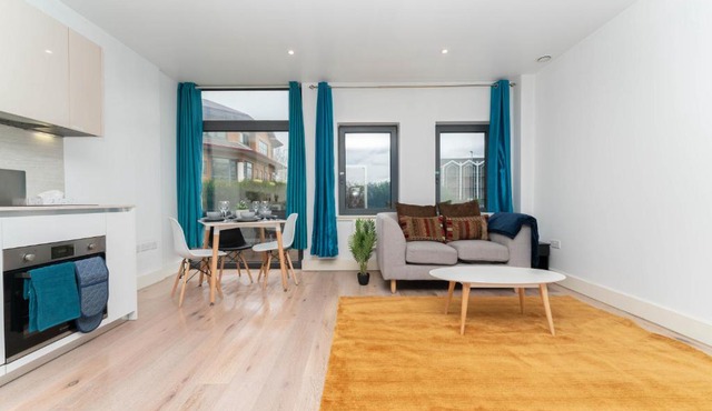 One bed flat with additional double mattress suitable for 4