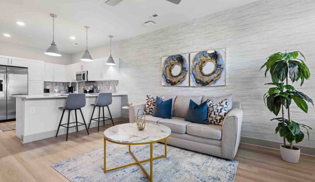 Opulent Living 5 Min From Downtown