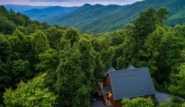 Our Pinnacle - Private Home Nestled in the heart of the Smokies - With a hot tub!