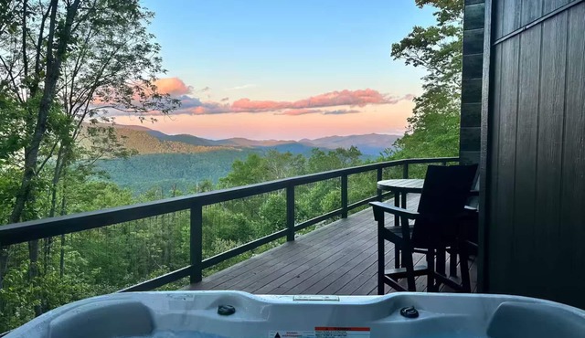 Panoramic Blue Ridge Views Hot Tub Designer Mountain Home in Asheville