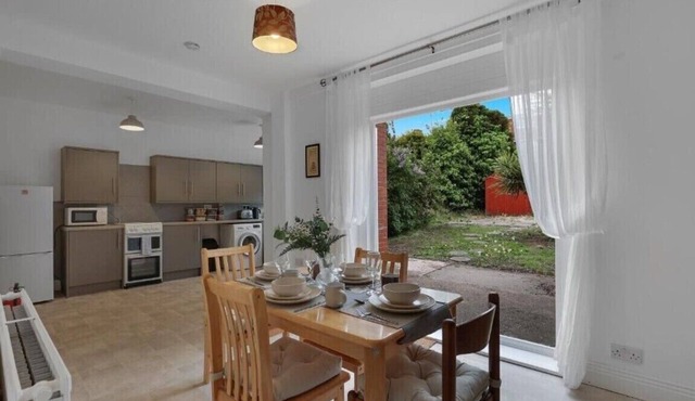 Pass the Keys | Seaside Sanctuary, Cullercoats – Walk to the Beach