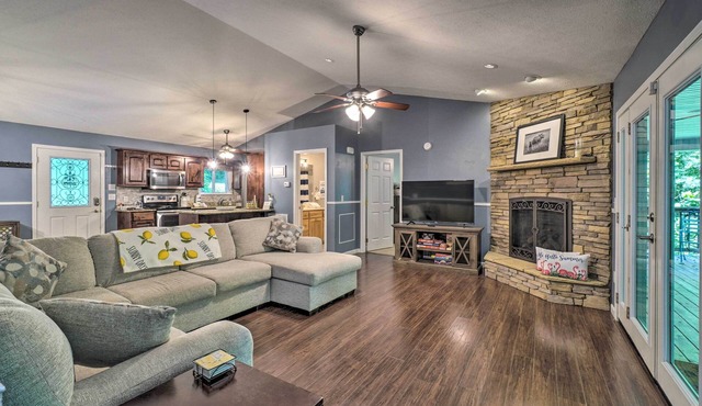 Peaceful Sevierville Home w/Private Hot Tub!