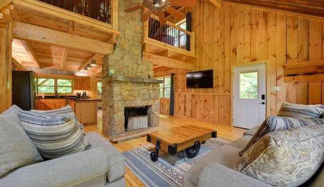 Peaceful Wine Country Cottage w/Fire Pit in Olin!