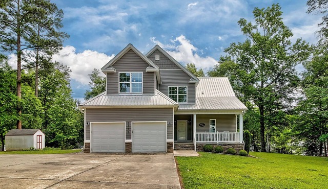 Perfect 3-bedroom home, private dock, hot tub on Lake Wateree