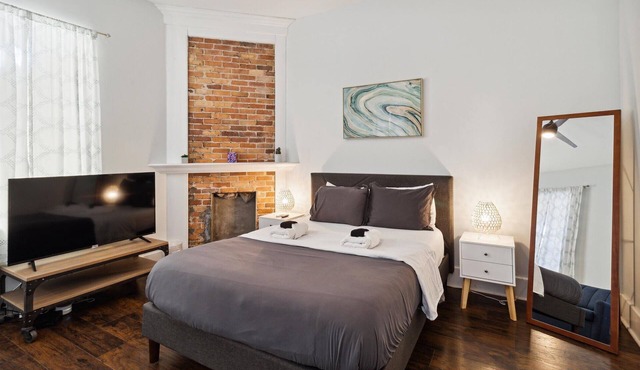 Perfect for Bachelorette & Bachelor Groups ★ Private Duplex ★ Starland District