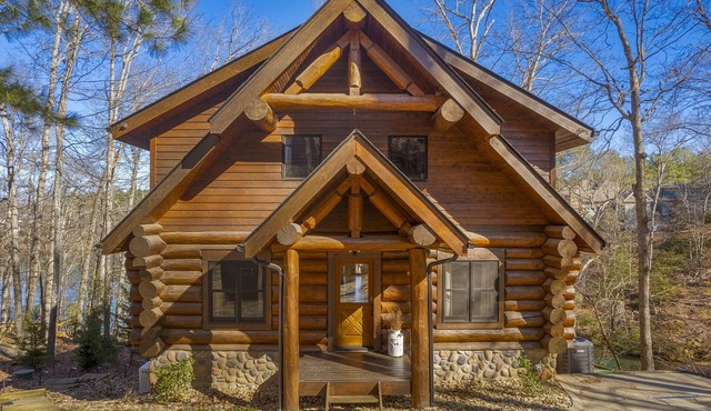 Perfect Waterfront Lake Keowee Getaway with Hot tub