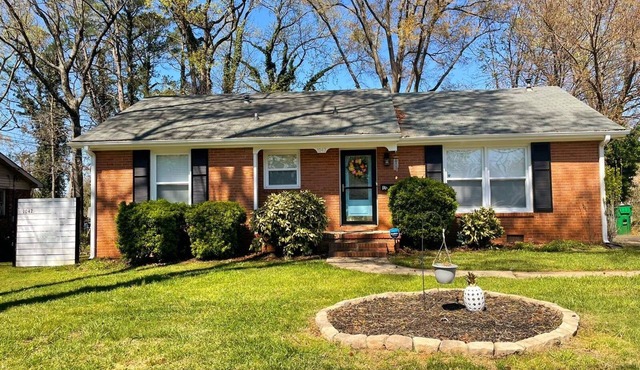 Pet Friendly Furnished Rental Close to Everything in Charlotte NC