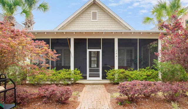 Pet Friendly ~ Golf Cart ~ Porch ~ Community Pool