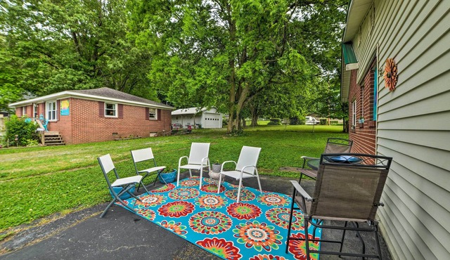 Pet-Friendly Mini Apt w/Patio, Walk to Dtwn!