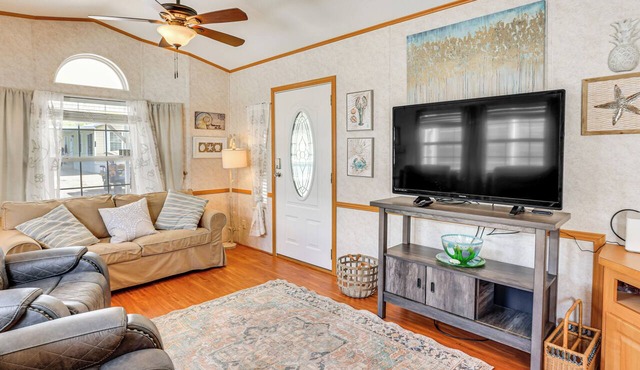 Pool + Dock Access! Boater’s Base in Lake Placid