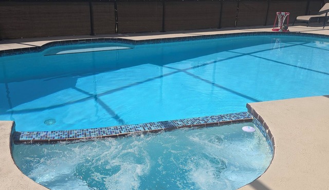 Poolside Palms - 3bd/3ba Sleeps 18