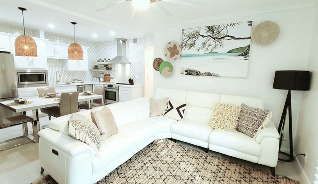 POSHPADZ Presents Coco Villa -2 Patios-Ground Floor-Walk to Jupiter Beach