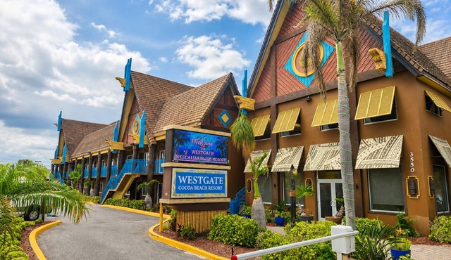 PRICE DROP! 2BR Resort Villa, Pool, Splash Pad, Gym & Shuttle. Great for family.