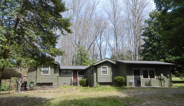 Primo location, Unique layout with lots of privacy, bring your pup!