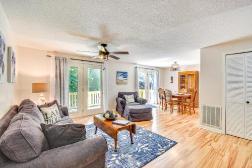 Private Balcony: Lake Keowee Home w/Pool Access