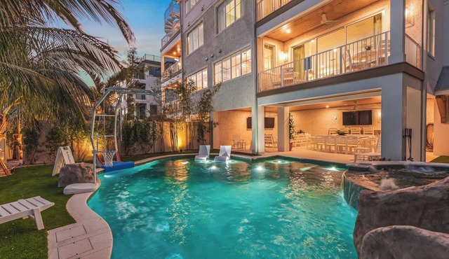 Private Beach. ROCK WALL. POOL W/Zip Line & Slide